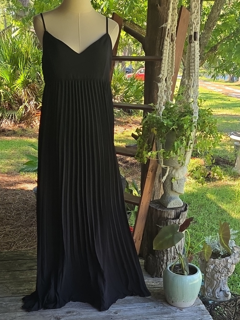 Express Black Empire Waist Pleated Lower Maxi Dress Size Medium